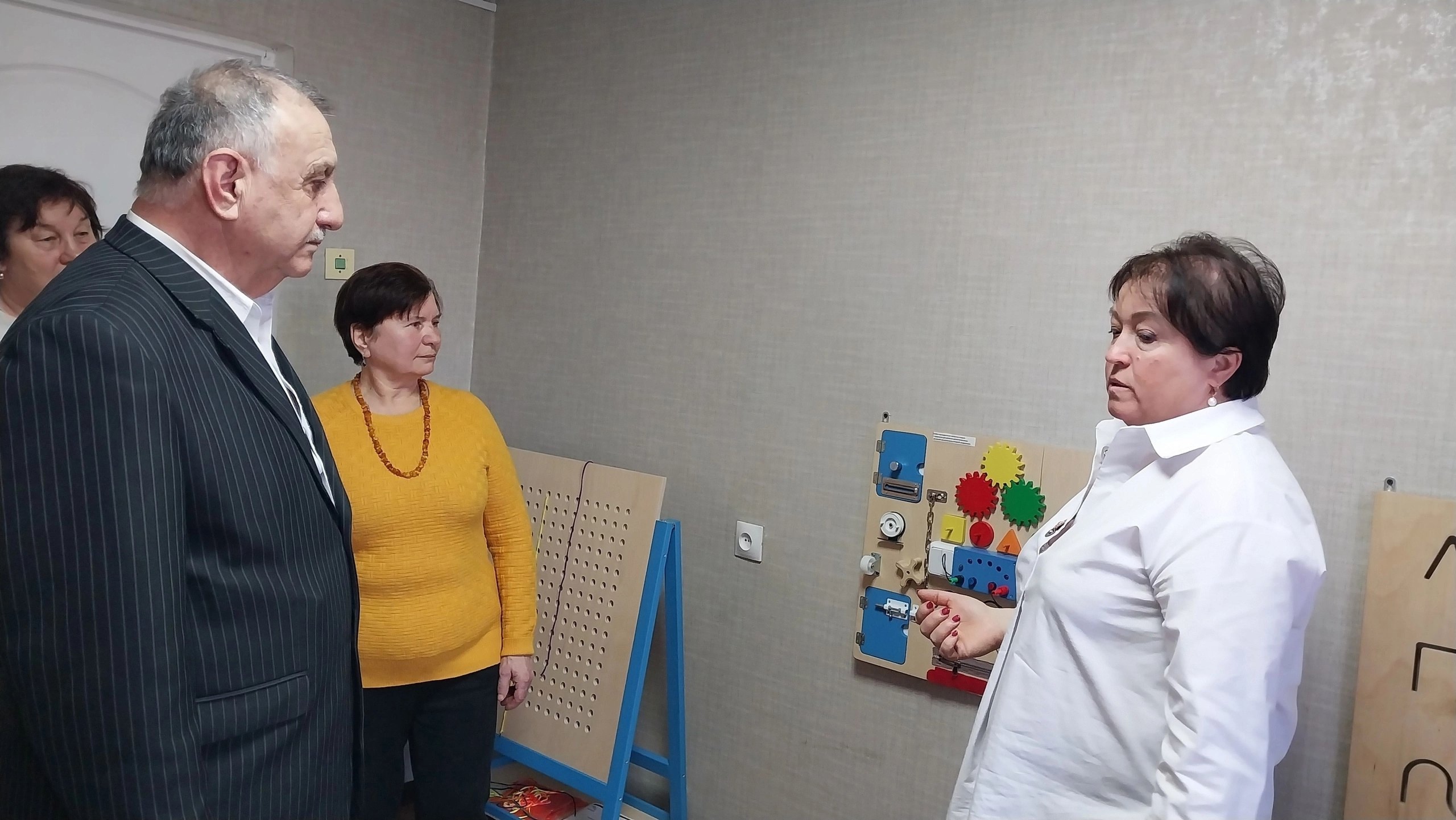 На днях гостем ГАУ СО КЦСОН Ровенского района был член общественного Совета Ровенского муниципального района.