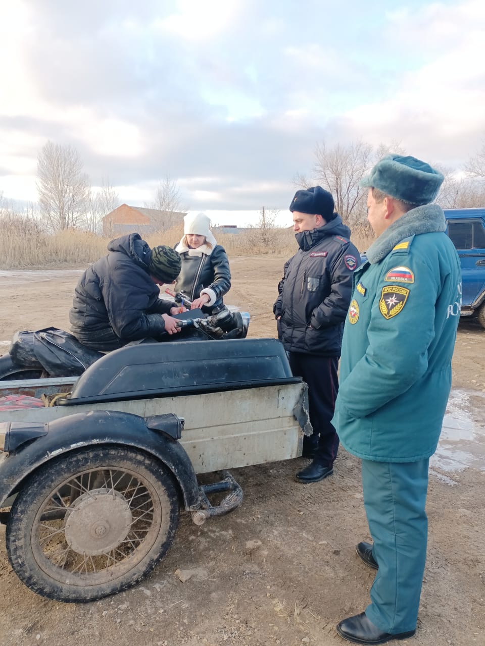 На территории района проводятся рейдовые мероприятия по профилактике безопасности на тонком льду..