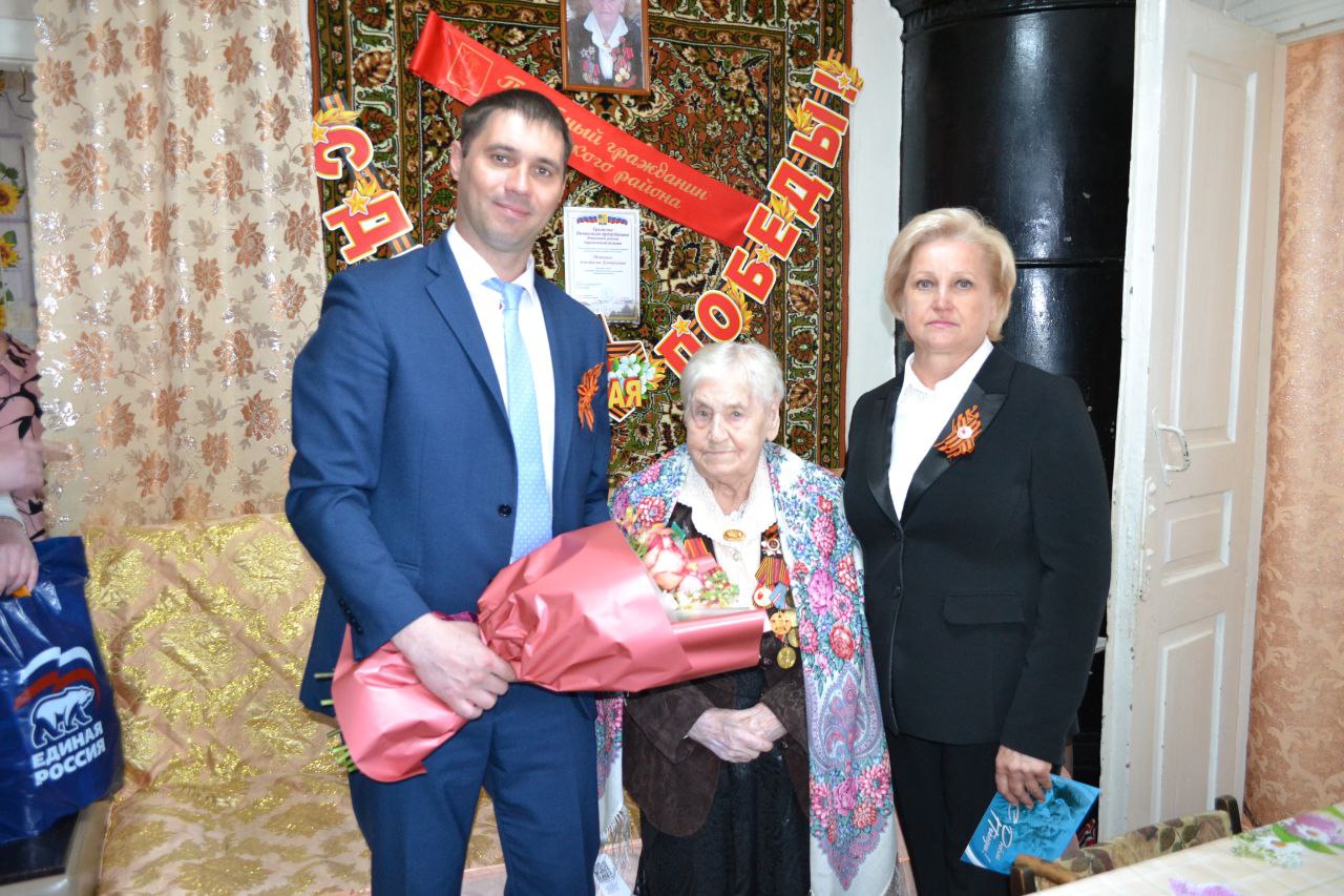 В День 80-летия Великой Победы в Великой Отечественной войне в Ровном поздравили ветеранов, тружеников тыла и вдов: Анастасию Дмитриевну Шевченко, Анну Семеновну Маслову, Нину Васильевну Иванову, Анну Павловну Суханову и Веру Петровну Точинову.