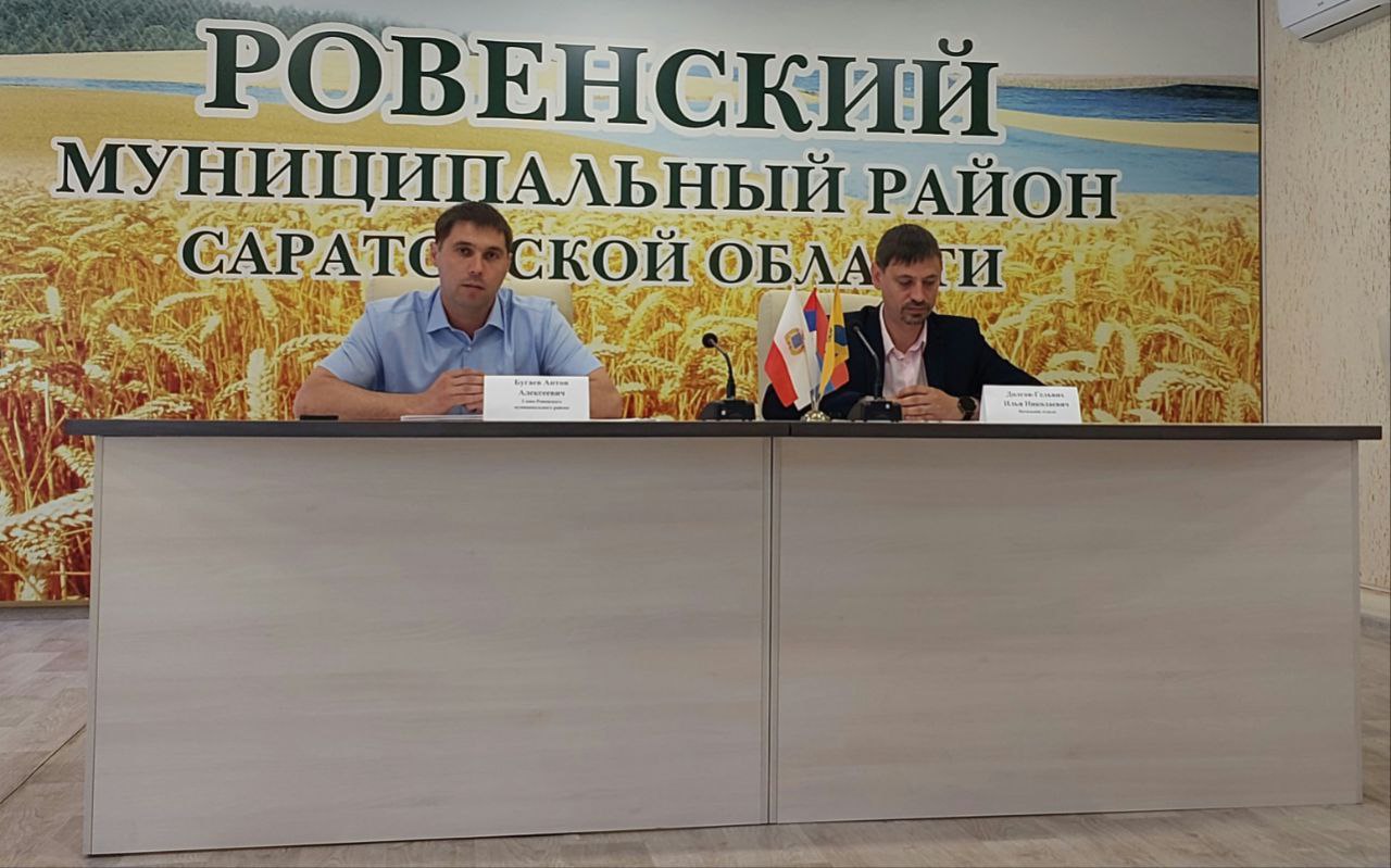 22 мая, состоялось заседание Совета по взаимодействию с национальными и религиозными объединениями под председательством главы Ровенского муниципального района Антона Бугаева..