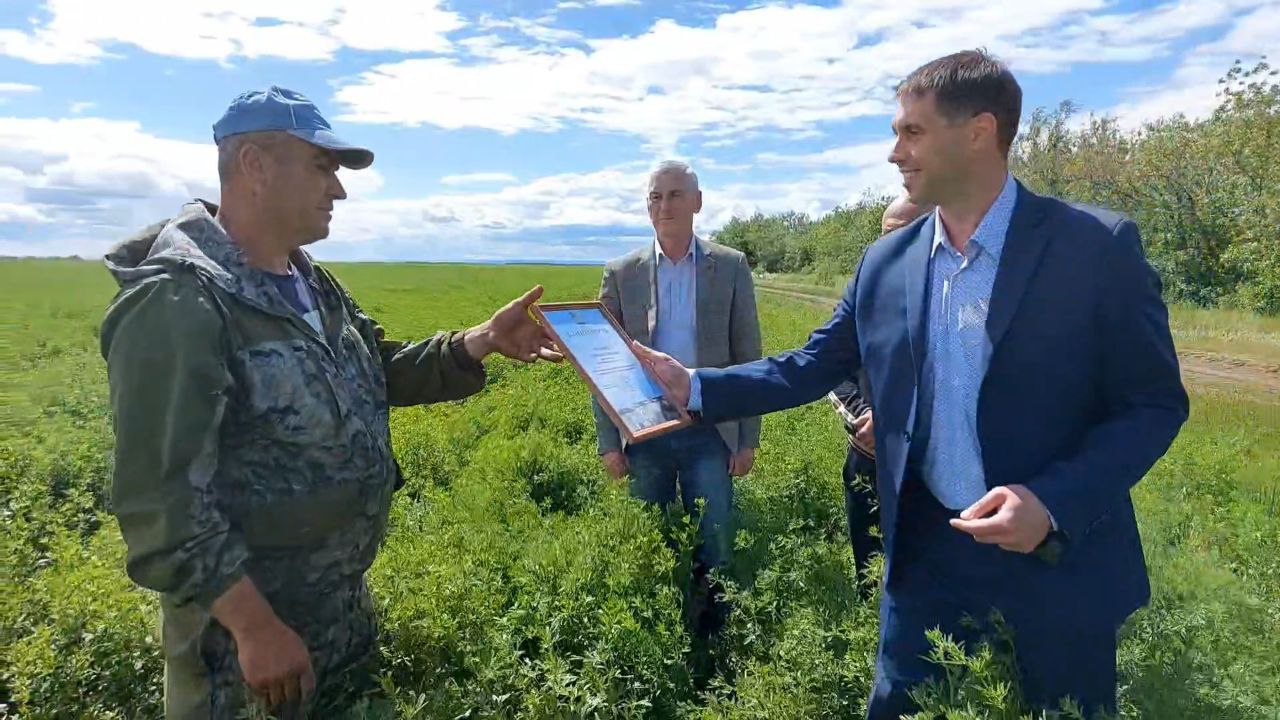 Глава Ровенского муниципального района встретился  с Мехаком Чичояном, руководителем одного из крупнейших животноводческих хозяйств Ровенского района..