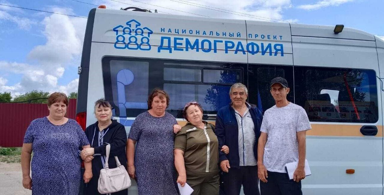 В Ровенском районе продолжается доставка граждан старше 65 лет в районную больницу.