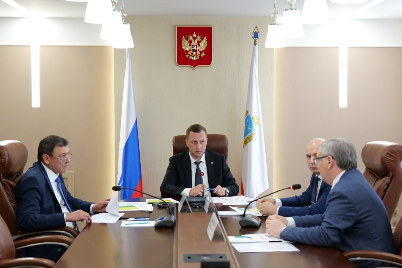 Ситуацию с набором целевиков по педагогическим направлениям в рамках приемной кампании обсудили на совещании с профильными зампредом и министром, ректором СГУ Алексеем Чумаченко и главами районов. В этом году для обучения доступно 164 места..