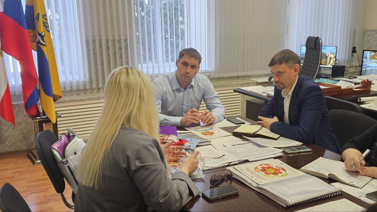 Глава Ровенского МР Антон Бугаев провел встречу с руководителем Саратовского регионального отделения Национальной Родительской Ассоциации и фонда «Родительская лига».