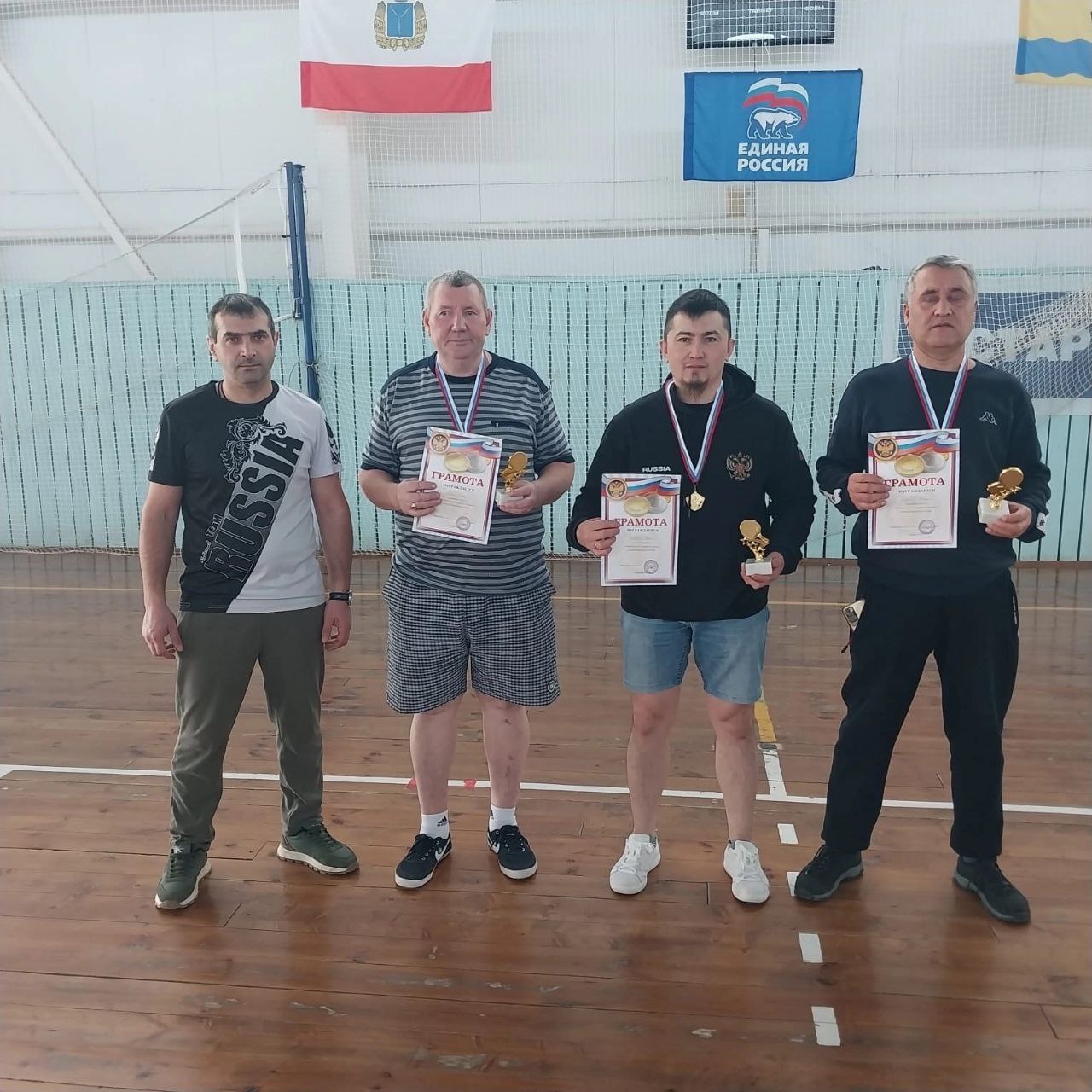 Турнир по настольному теннису на призы Деда Мороза.