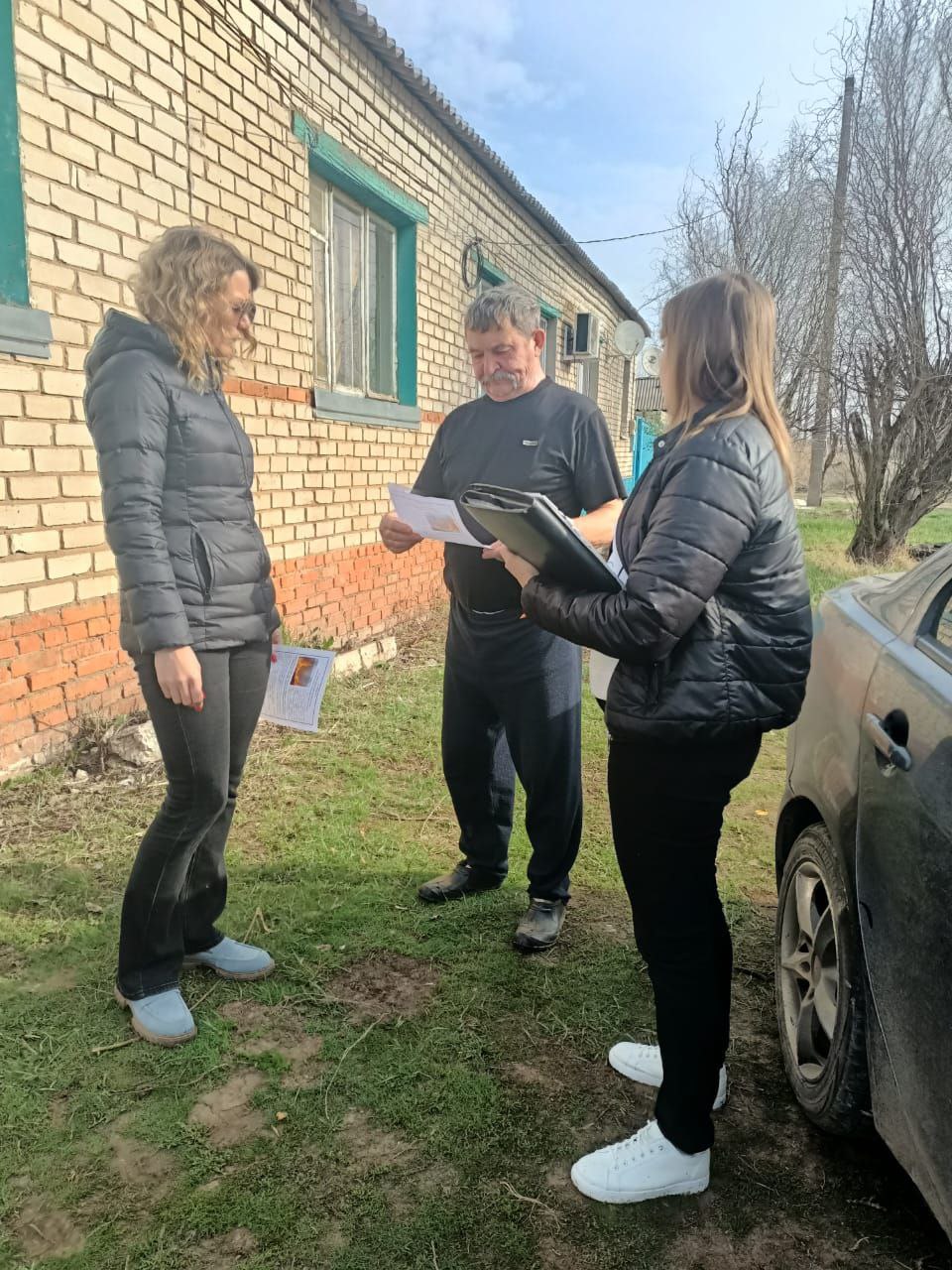 На территории Ровенского района проходят профилактические рейды с участием административной комиссии, МКУ «Благоустройство»..