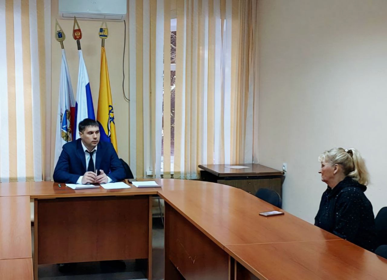 Глава района провел еженедельный личный прием жителей района..