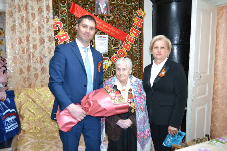 В День 80-летия Великой Победы в Великой Отечественной войне в Ровном поздравили ветеранов, тружеников тыла и вдов: Анастасию Дмитриевну Шевченко, Анну Семеновну Маслову, Нину Васильевну Иванову, Анну Павловну Суханову и Веру Петровну Точинову. В День 80-летия Великой Победы в Великой Отечественной войне в Ровном поздравили ветеранов, тружеников тыла и вдов: Анастасию Дмитриевну Шевченко, Анну Семеновну Маслову, Нину Васильевну Иванову, Анну Павловну Суханову и Веру Петровну Точинову.
