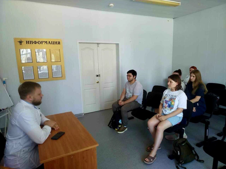 В Ровенской районной больнице состоялась важная встреча со студентами-медиками, завершающими учебную практику.. В Ровенской районной больнице состоялась важная встреча со студентами-медиками, завершающими учебную практику..